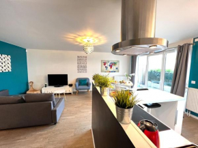 Paris La-Defense - U Arena - 2 Bedrooms - Parking, Terrace & Wifi